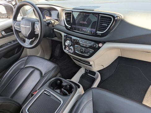 Used 2023 Chrysler Pacifica Touring-L FWD image 35