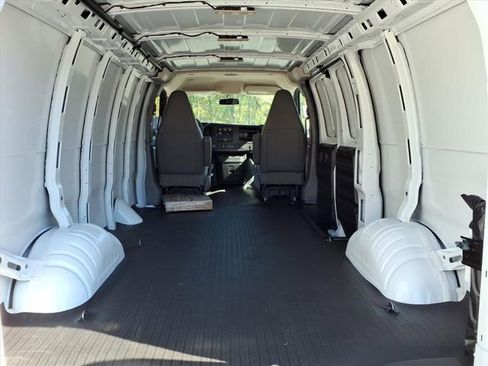 New 2025 GMC Savana 2500 w/ Enhanced Convenience Package RWD image 12