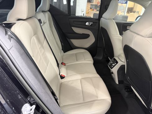 Used 2023 Volvo XC40 B4 Ultimate FWD image 28