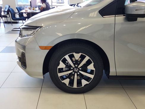 New 2026 Honda Odyssey EX-L image 9