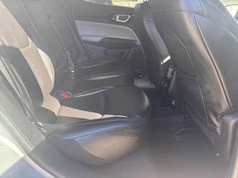 Used 2025 Jeep Compass Limited image 40