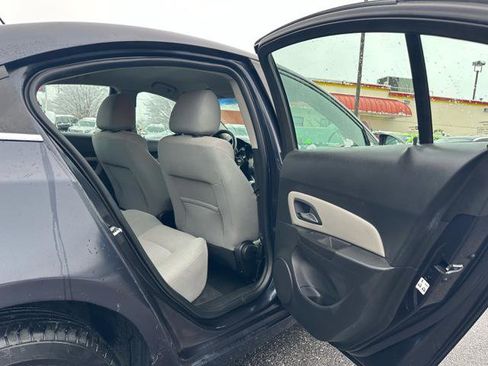 Used 2015 Chevrolet Cruze LT w/ Technology Package image 17