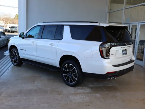 Certified 2025 Chevrolet Suburban RST w/ Comfort Package image 8