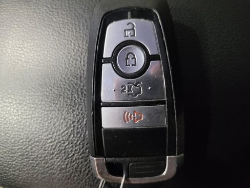 Used 2020 Ford Fusion SE image 32