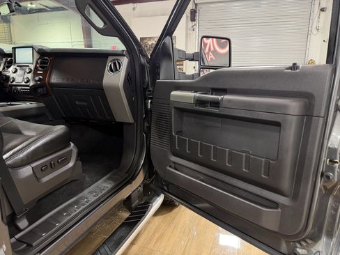 Used 2016 Ford F250 Lariat w/ Lariat Ultimate Package AWD/4WD image 18