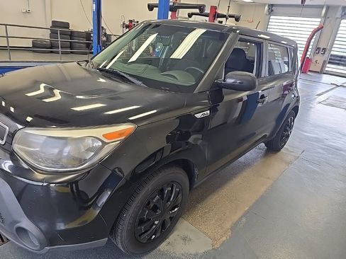 Used 2015 Kia Soul FWD image 2