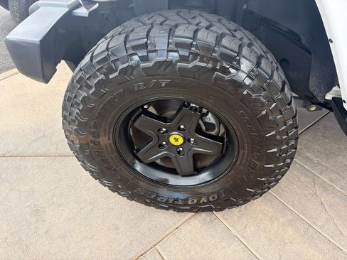 Used 2013 Jeep Wrangler Unlimited Sahara w/ Dual Top Group AWD/4WD image 10