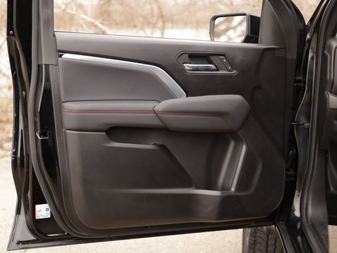 Used 2024 Chevrolet Colorado Z71 w/ Z71 Convenience Package 2 image 25