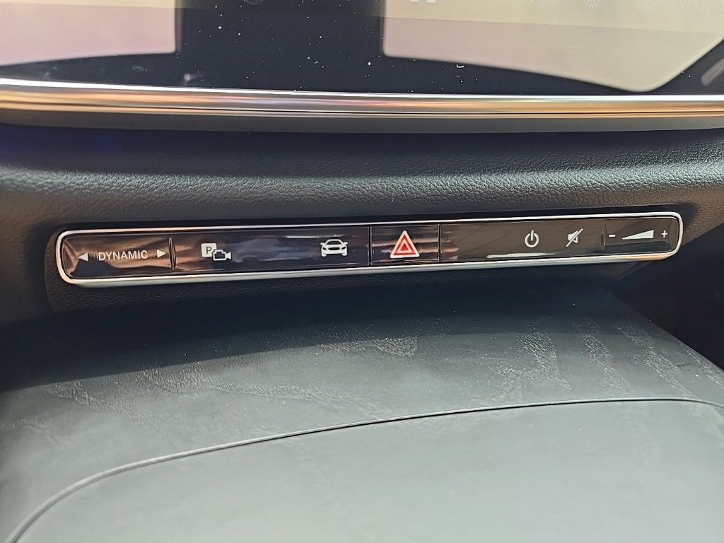 Used 2025 Mercedes-Benz E 350 4MATIC Sedan image 31