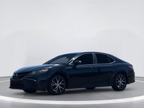 Used 2021 Toyota Camry SE w/ Carpet Mat Package (TMS) FWD image 2