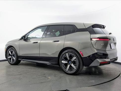 Used 2023 BMW iX xDrive50 w/ Sport Package AWD/4WD image 6