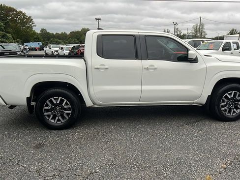 Used 2022 Nissan Frontier SV image 4