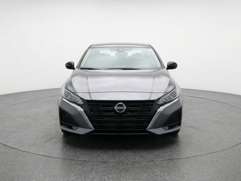 Used 2025 Nissan Altima 2.5 SV FWD image 2