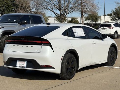 New 2026 Toyota Prius LE image 4