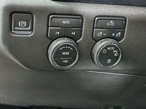 Used 2023 Chevrolet Silverado 1500 LT AWD/4WD image 10