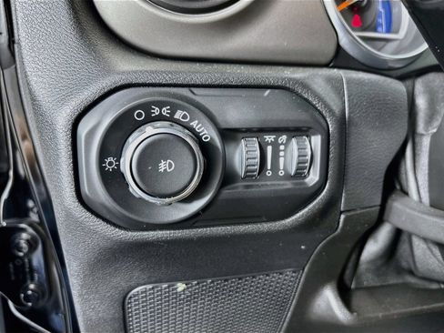 Used 2021 Jeep Wrangler Sport AWD/4WD image 10
