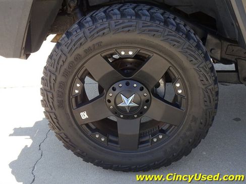 Used 2005 HUMMER H2 w/ Preferred Equipment Group AWD/4WD image 32