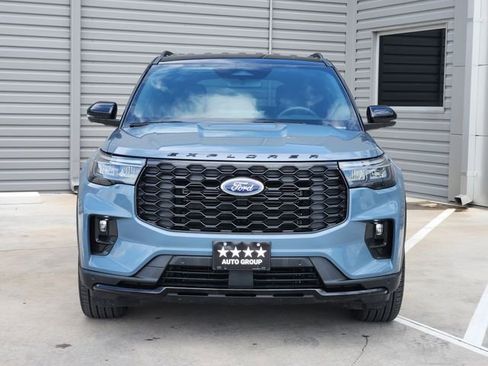 Used 2025 Ford Explorer ST-Line w/ Premium Package RWD image 3