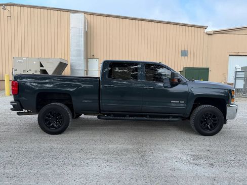 Used 2019 Chevrolet Silverado 2500 LT AWD/4WD image 4