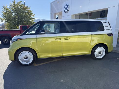 New 2025 Volkswagen ID. Buzz 1st Edition image 8