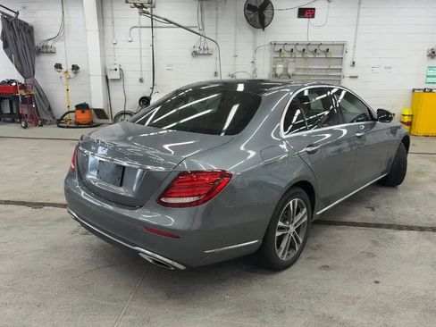 Used 2019 Mercedes-Benz E 300 4MATIC image 3