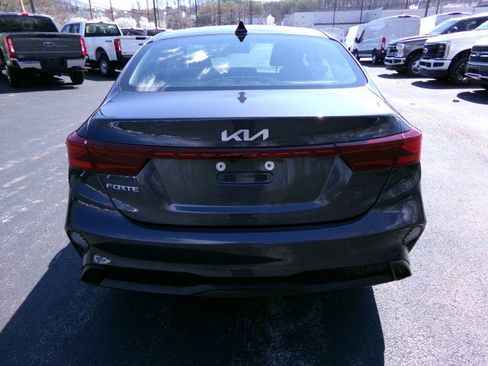 Used 2023 Kia Forte LXS image 8