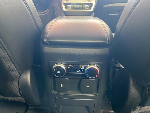 Used 2022 Ford Explorer XLT w/ Equipment Group 202A AWD/4WD image 16