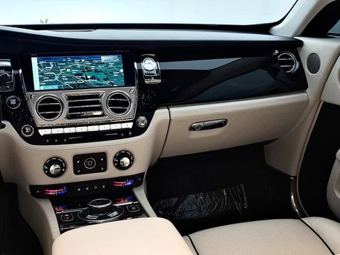 Used 2015 Rolls-Royce Wraith image 35