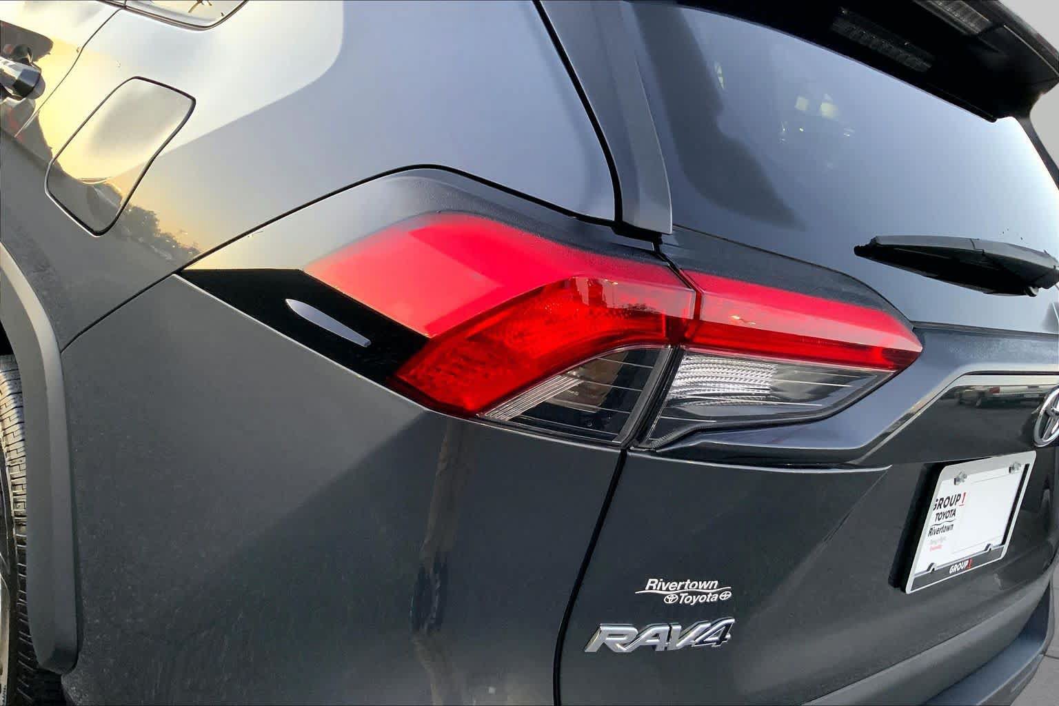 Used 2021 Toyota RAV4 XLE w/ Convenience Package FWD image 25