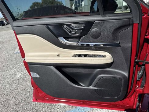 New 2026 Lincoln Corsair Premiere image 17