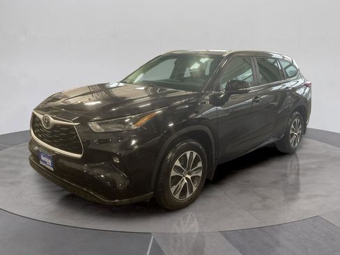 Used 2023 Toyota Highlander L image 1
