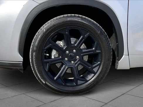 Used 2022 Toyota Highlander L image 10