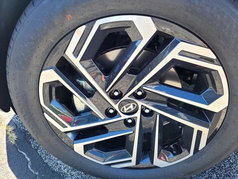 New 2025 Hyundai Tucson Limited image 13