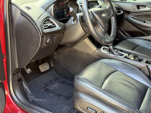 Used 2017 Chevrolet Cruze Premier FWD image 19
