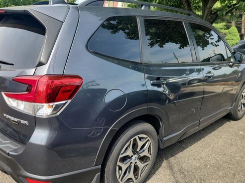 Used 2021 Subaru Forester Premium AWD/4WD image 3