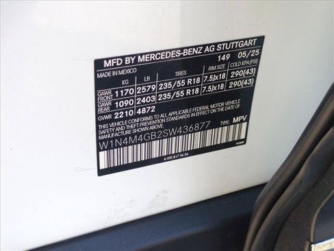 Certified 2025 Mercedes-Benz GLB 250 image 27