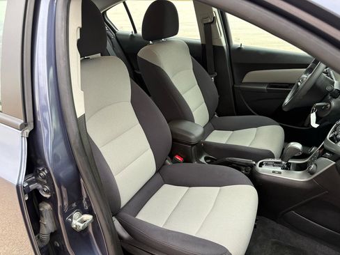 Used 2014 Chevrolet Cruze LS image 18