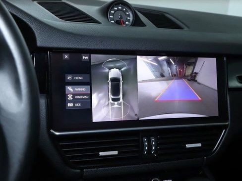 Used 2021 Porsche Cayenne Coupe image 29