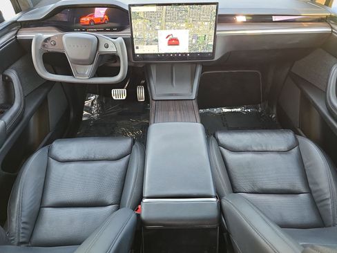 Used 2022 Tesla Model X image 9