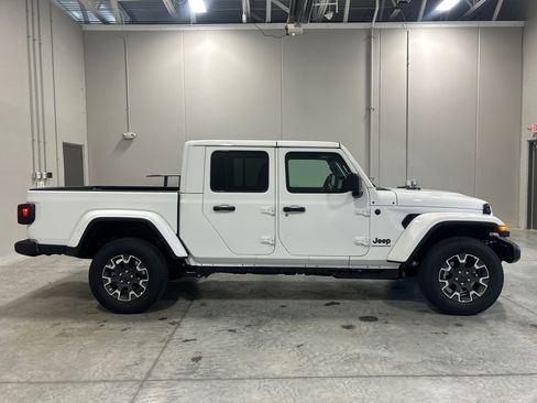 New 2026 Jeep Gladiator Sport image 5