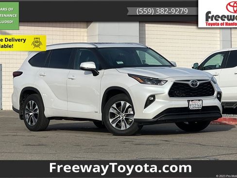 Used 2025 Toyota Highlander XLE image 1