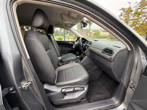 Used 2018 Volkswagen Tiguan SE AWD/4WD image 48