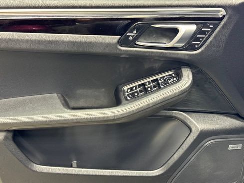 Used 2021 Porsche Macan w/ Premium Package AWD/4WD image 11