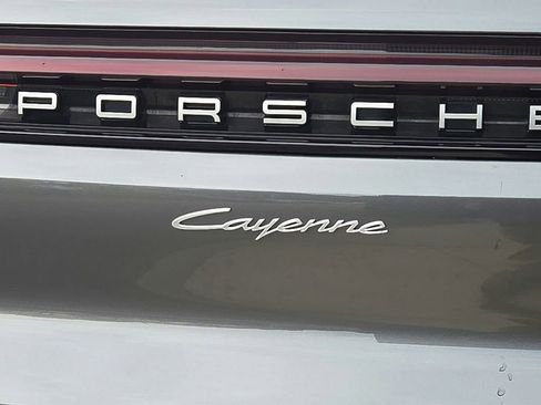 Certified 2024 Porsche Cayenne AWD/4WD image 28