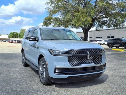 New 2026 Lincoln Navigator Premiere AWD/4WD image 4