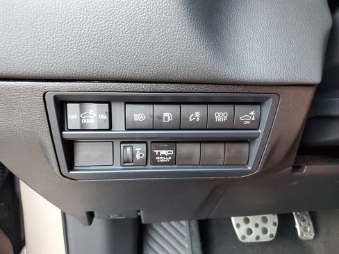 Used 2026 Toyota Tundra Limited w/ TRD Off-Road Package AWD/4WD image 32