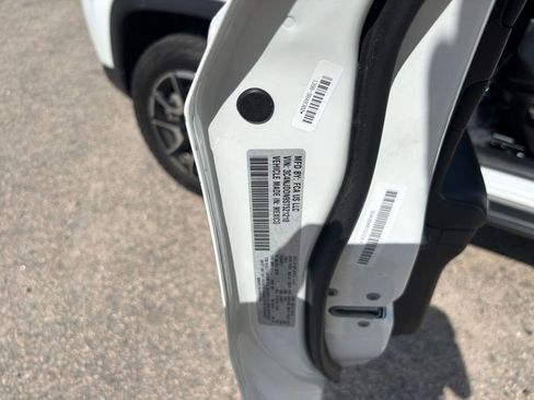 Used 2025 Jeep Compass Trailhawk w/ Trailer Tow Group AWD/4WD image 27