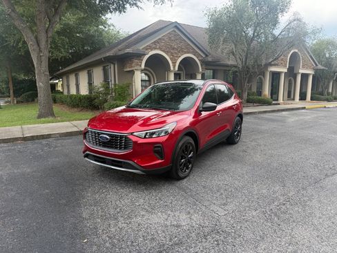 Used 2025 Ford Escape Active w/ Tech Pack #1 FWD image 4