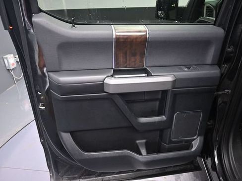 Used 2015 Ford F150 Platinum w/ Equipment Group 701A Luxury AWD/4WD image 12