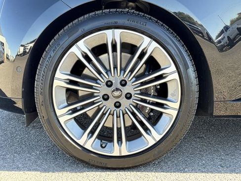 Used 2025 Land Rover Range Rover Autobiography image 31